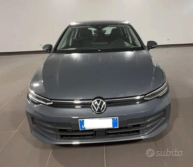 Usata VW Golf VIII Life 115 CV (84 kW) 2025 Grigio Berlina