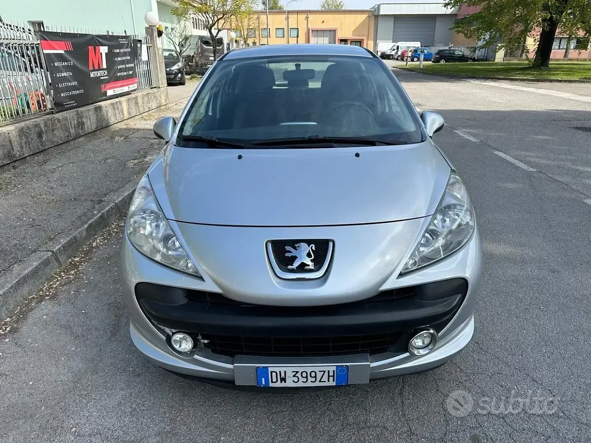 Usata Peugeot 207 73 CV (53 kW) 2009 Nero Berlina