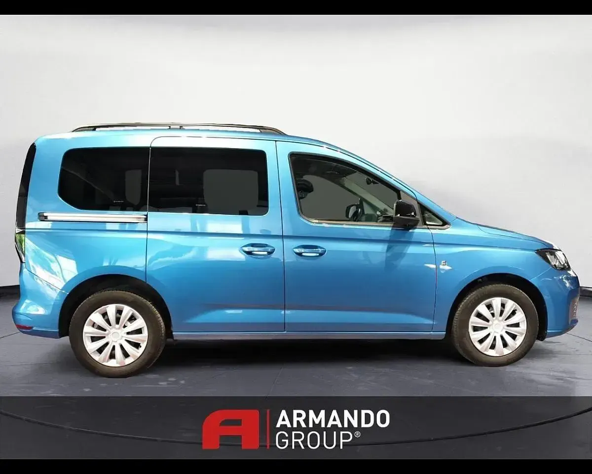Usata VW Caddy 102 CV (75 kW) 2023 Blu Monovolume