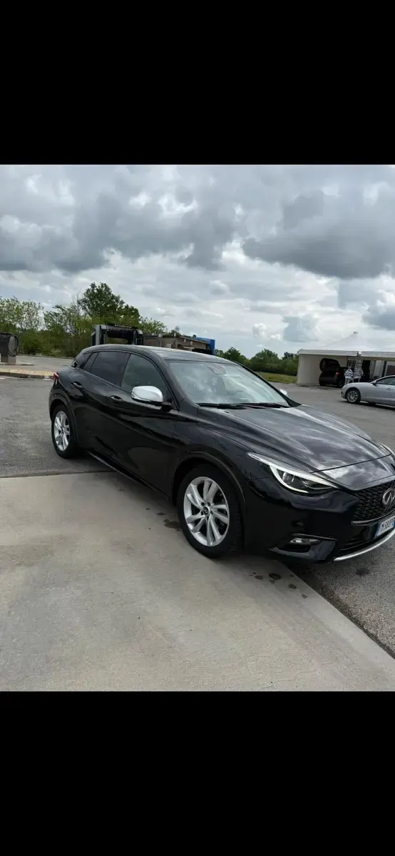 Usata Infiniti Q30 Premium 109 CV (80 kW) 2017 Nero Berlina