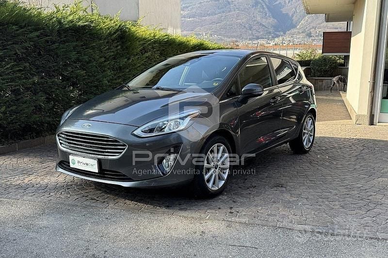 Usata Ford Fiesta Titanium 86 CV (63 kW) 2018 Grigio Utilitaria