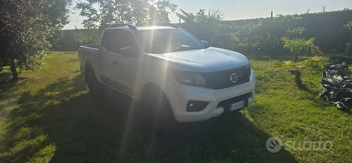 Usata Nissan Navara N-Guard 190 CV (139 kW) 2021 Bianco Pick-up