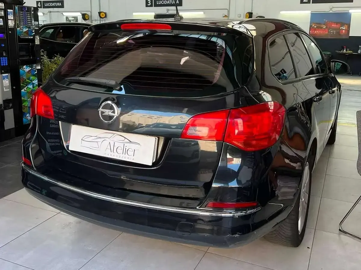 Usata Opel Astra 110 CV (80 kW) 2014 Nero Station wagon
