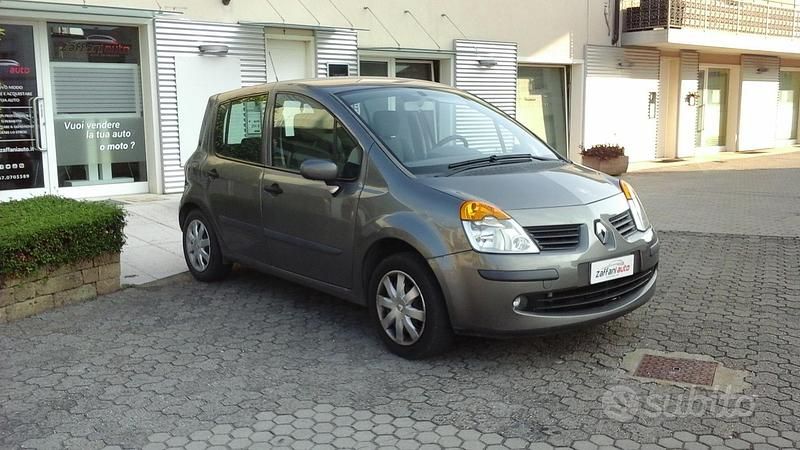 Usata Renault Modus Dynamique 75 CV (55 kW) 2008 Grigio Monovolume
