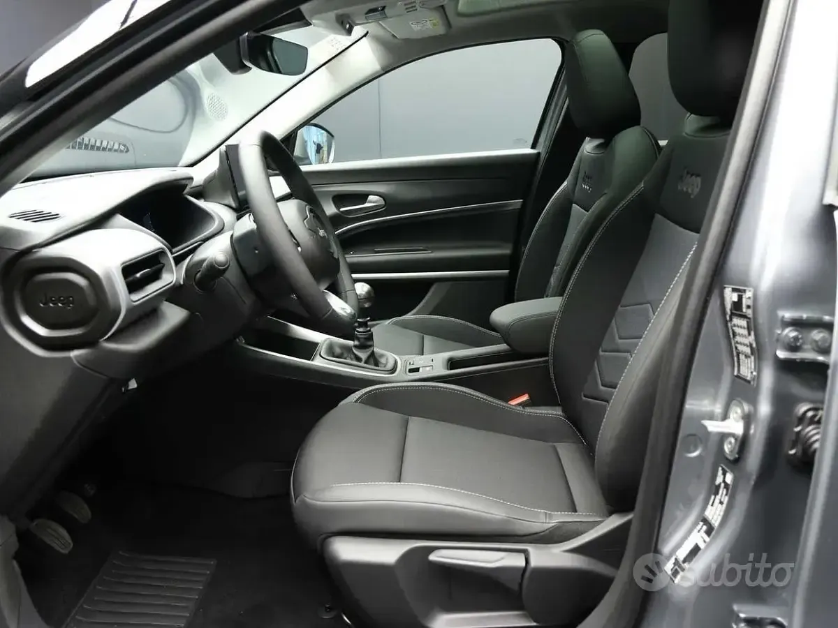 Nuova Jeep Avenger Summit 101 CV (74 kW) 2025 Grigio SUV
