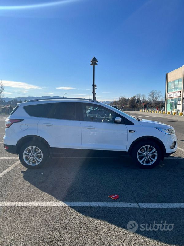 Usata Ford Kuga 120 CV (88 kW) 2017 Bianco SUV