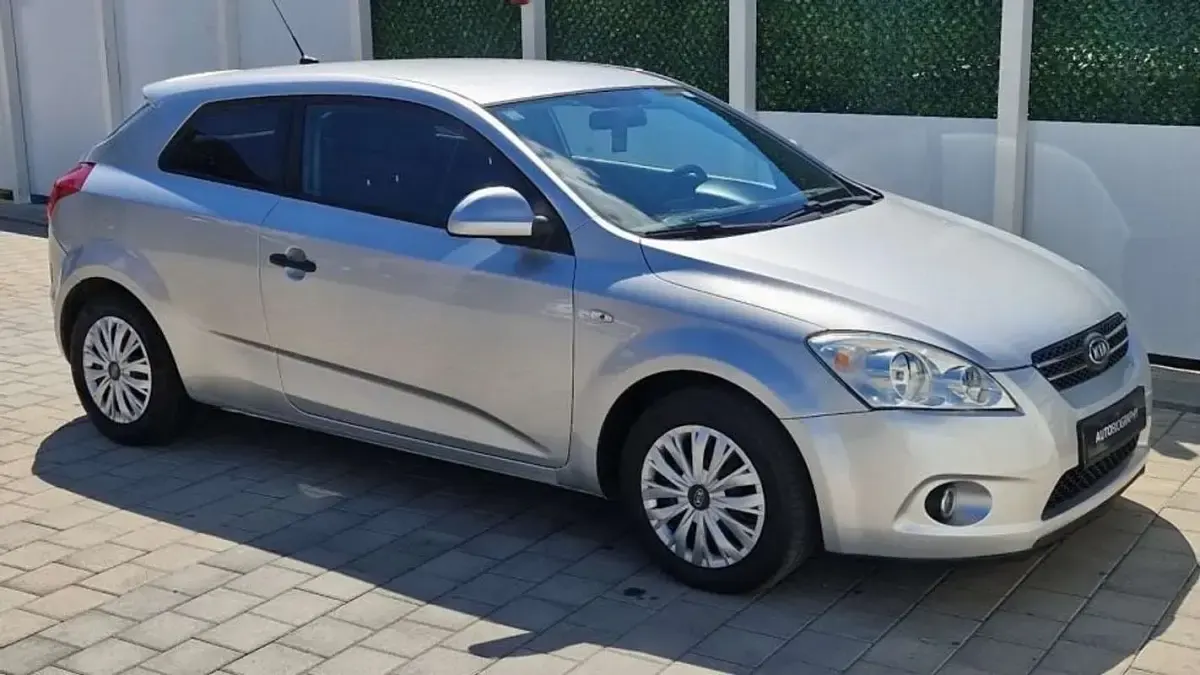 Begagnad Kia Ceed Active 105 HK (77 kW) 2009 Halvkombi