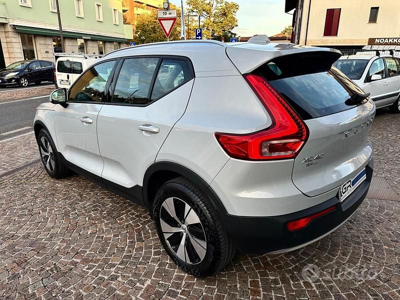 Usata Volvo XC40 Momentum 163 CV (119 kW) 2021 Bianco SUV