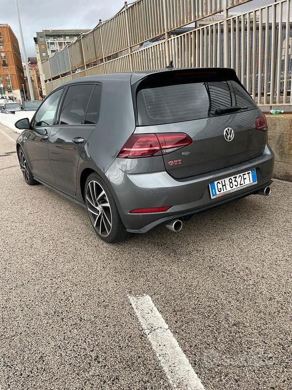 Usata VW Golf VII GTI 245 CV (180 kW) 2018 Grigio Utilitaria