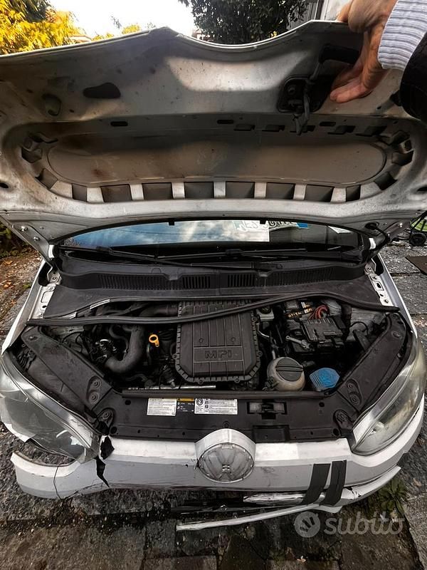 Usata VW up! Move 68 CV (50 kW) 2013 Bianco Utilitaria