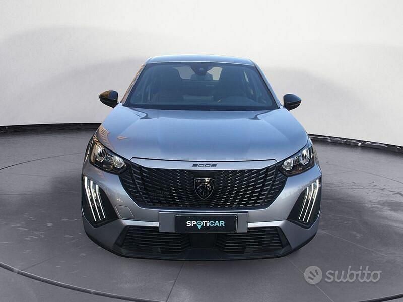 Usata Peugeot 2008 Active 102 CV (75 kW) 2024 Grigio SUV