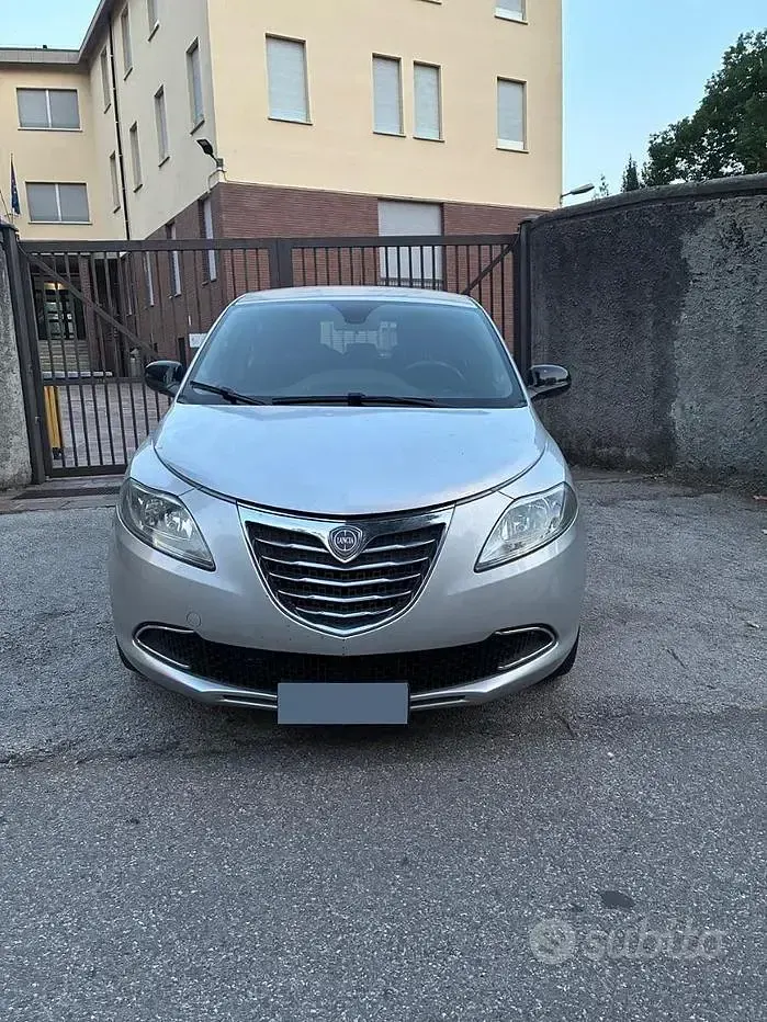 Usata Lancia Ypsilon 95 CV (69 kW) 2015 Grigio Utilitaria