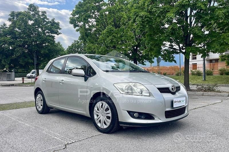 Usata Toyota Auris 101 CV (74 kW) 2009 Grigio Utilitaria