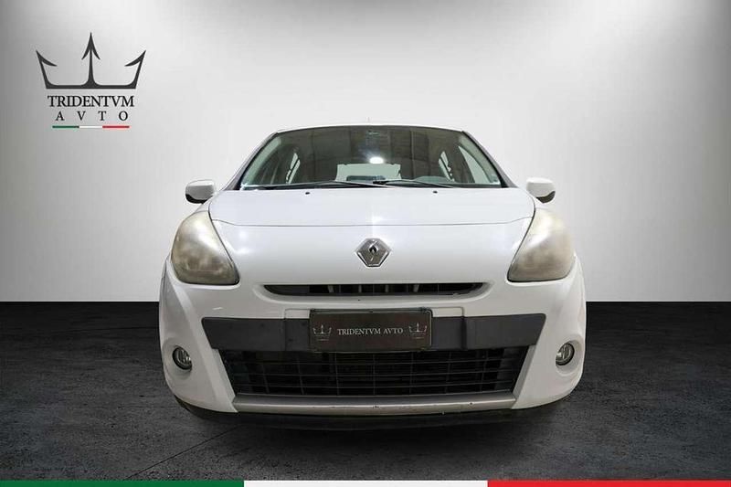 Usata Renault Clio II Dynamique 75 CV (55 kW) 2011 Argento Berlina