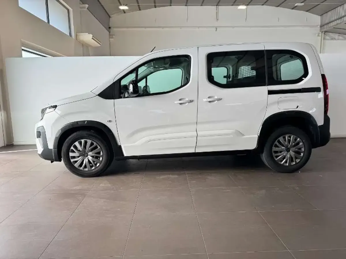 Usata Peugeot Rifter Allure 102 CV (75 kW) 2025 Bianco Monovolume