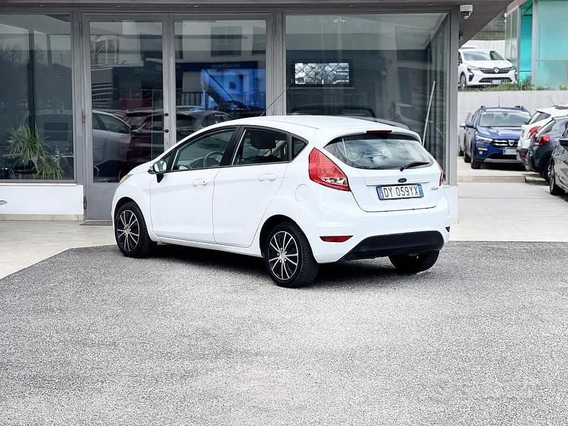 Usata Ford Fiesta 82 CV (60 kW) 2009 Bianco Utilitaria