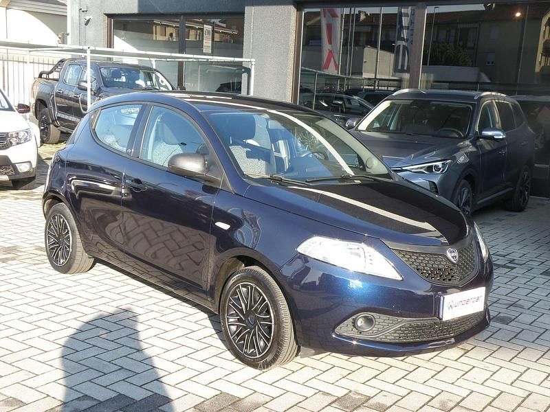 Usata Lancia Ypsilon 69 CV (50 kW) 2019 Blu/azzurro Utilitaria