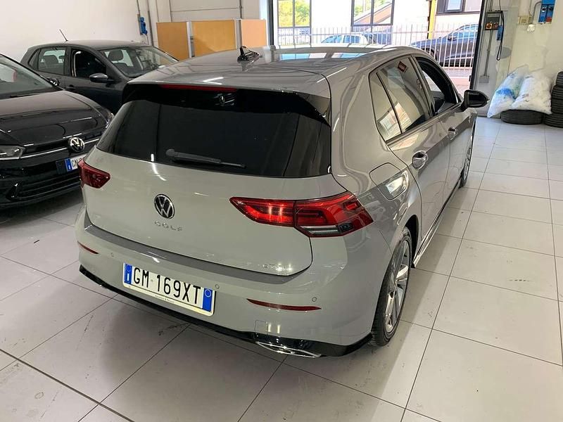 Usata VW Golf VIII R-line 131 CV (96 kW) 2023 Moonstone grey Berlina