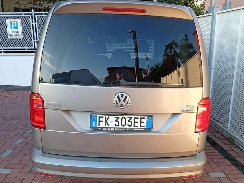 Grigio Usata 2017 VW Caddy Maxi Monovolume | 9900 € (Buon prezzo) - Immagine 1/3