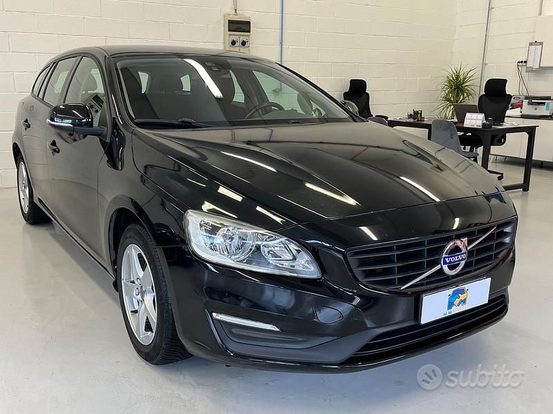 Usata Volvo V60 Kinetic 120 CV (88 kW) 2016 Nero Station wagon