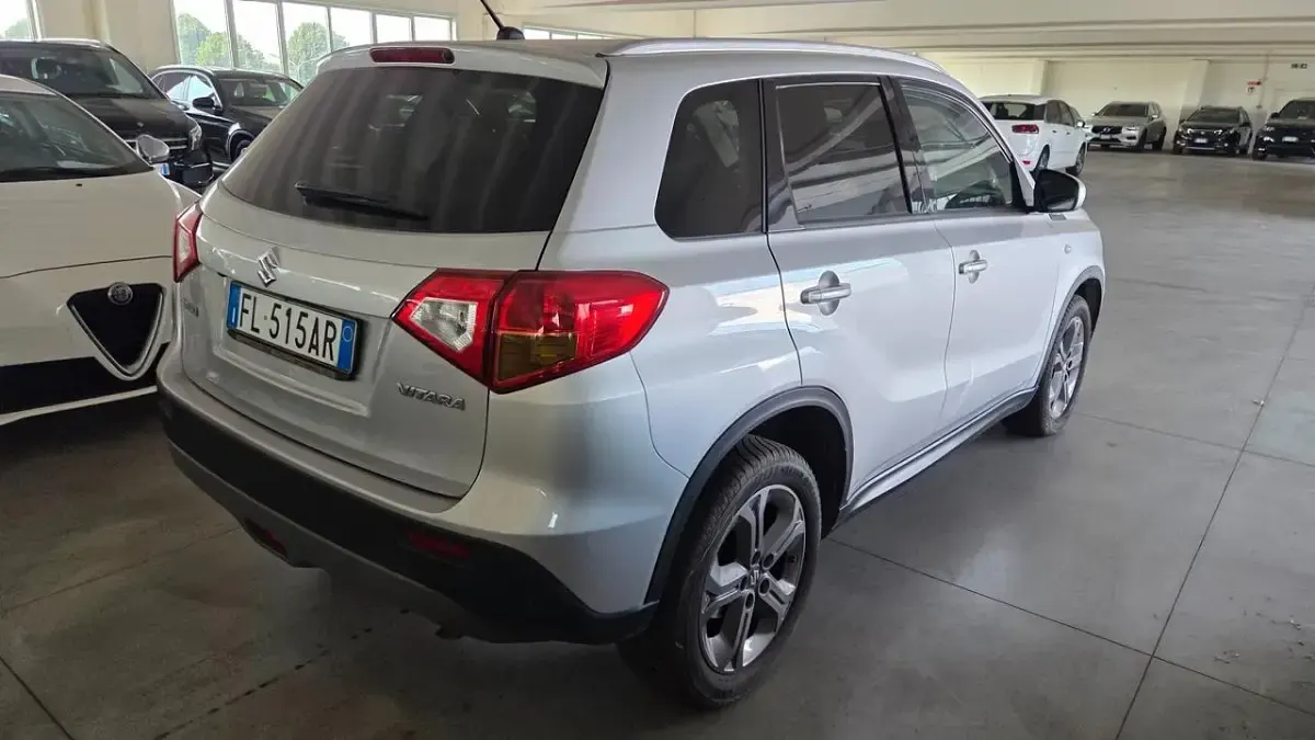 Usata Suzuki Vitara 120 CV (88 kW) 2017 Grigio SUV