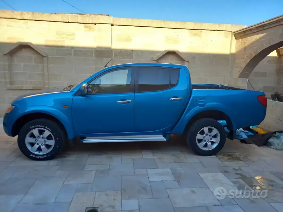 Usata Mitsubishi L 167 CV (122 kW) 2007 Blu SUV
