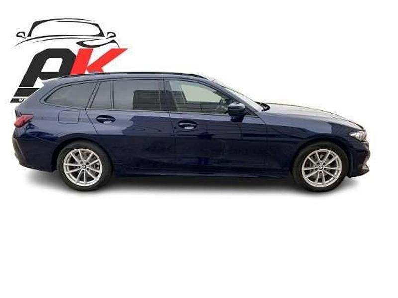 Usata BMW 318 Shadowline 150 CV (110 kW) 2022 L0c3z blu tanzanite ii met. Station wagon