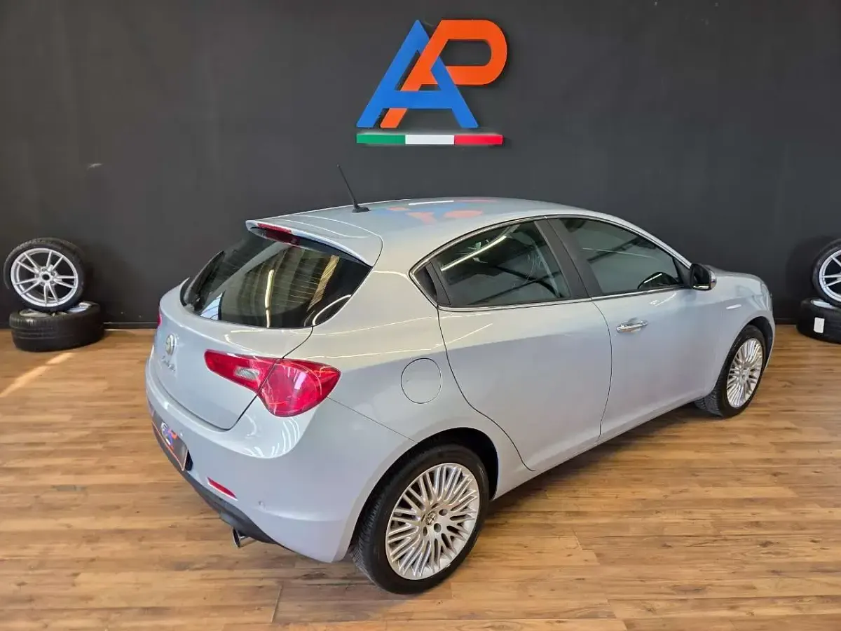 Usata Alfa Romeo Giulietta Exclusive 150 CV (110 kW) 2014 Argento Utilitaria