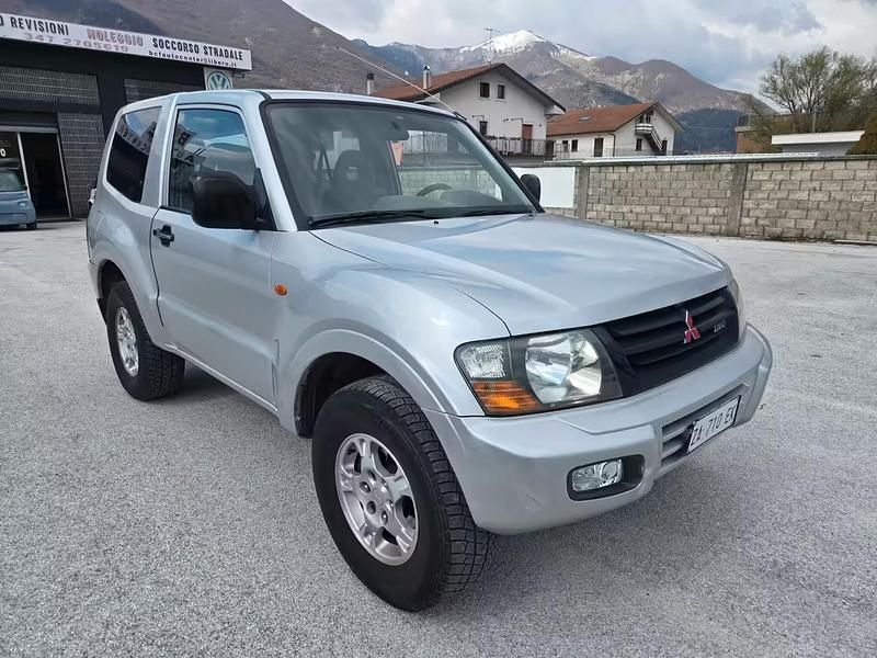 Usata Mitsubishi Pajero 164 CV (120 kW) 2000 Argento SUV