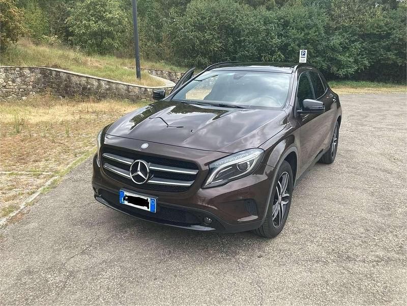 Usata Mercedes GLA200 136 CV (100 kW) 2016 Marrone SUV