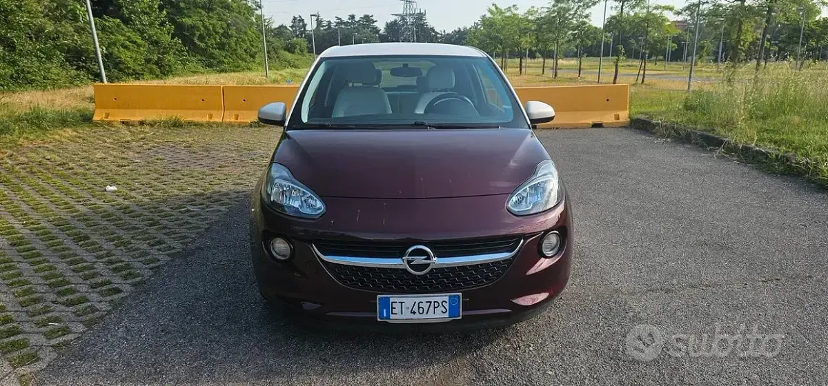 Usata Opel Adam 69 CV (50 kW) 2013 Rosso Utilitaria
