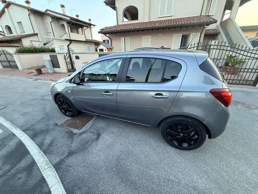 Usata Opel Corsa 90 CV (66 kW) 2017 Grigio Utilitaria