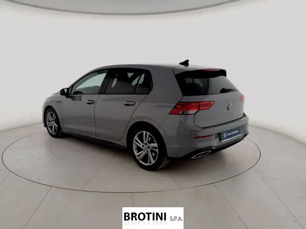 Usata VW Golf VIII R-line 150 CV (110 kW) 2023 Grigio metallizzato Berlina
