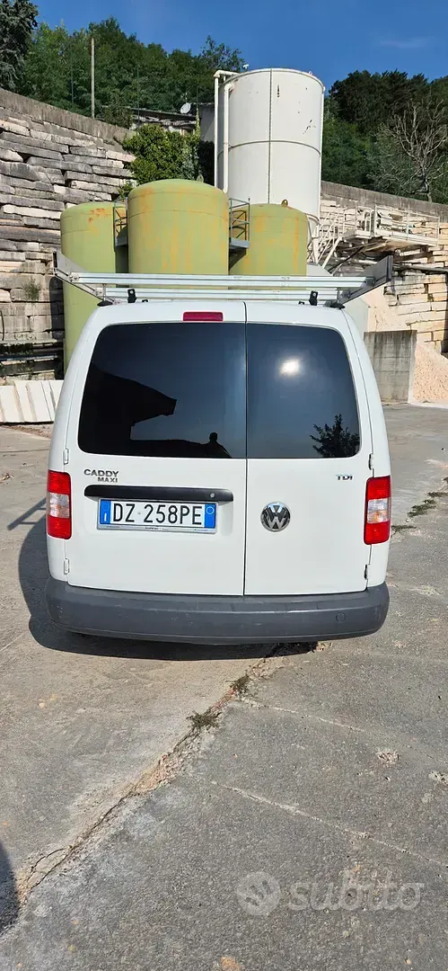 Begagnad VW Caddy 64 HK (47 kW) 2009 Vit Minibuss