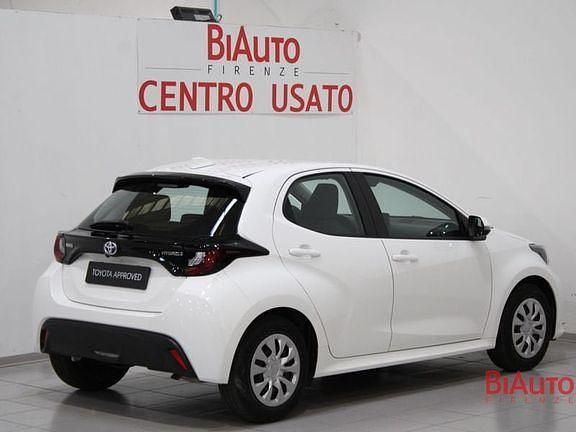 Usata Toyota Yaris Hybrid Active 115 CV (84 kW) 2023 Bianco Berlina