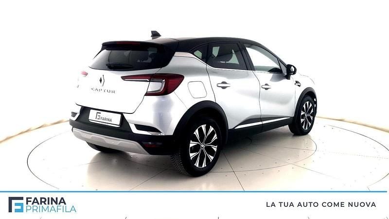 Usata Renault Captur Techno 91 CV (66 kW) 2024 Grigio chiaro tetto nero SUV