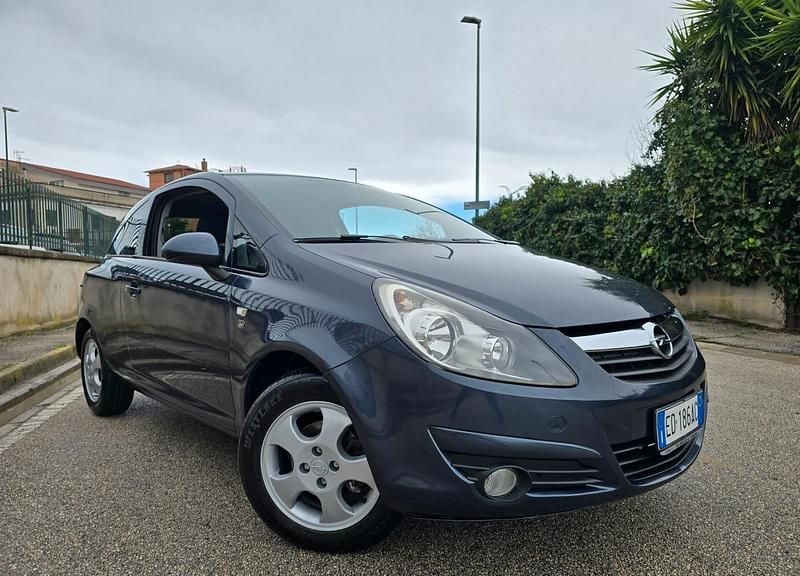 Usata Opel Corsa Cosmo 75 CV (55 kW) 2011 Grigio Utilitaria