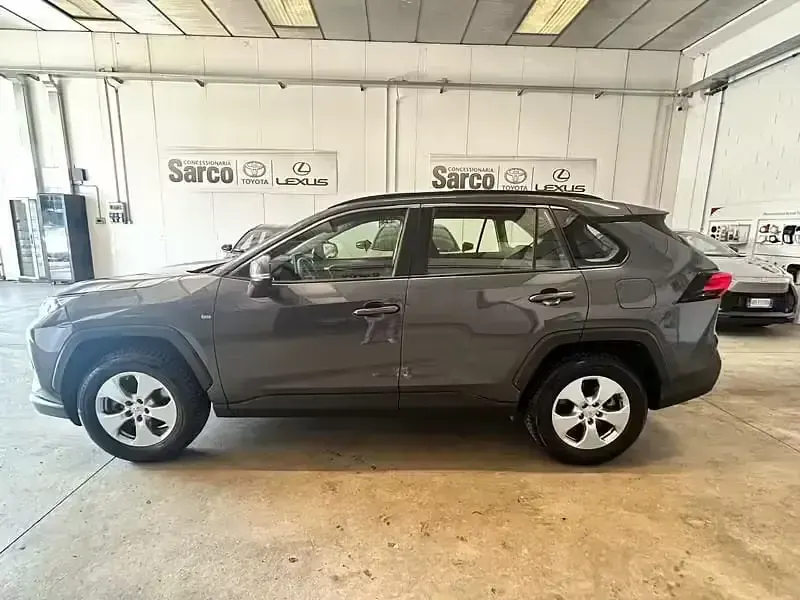 Usata Toyota RAV4 Hybrid Active 218 CV (160 kW) 2022 Grigio SUV