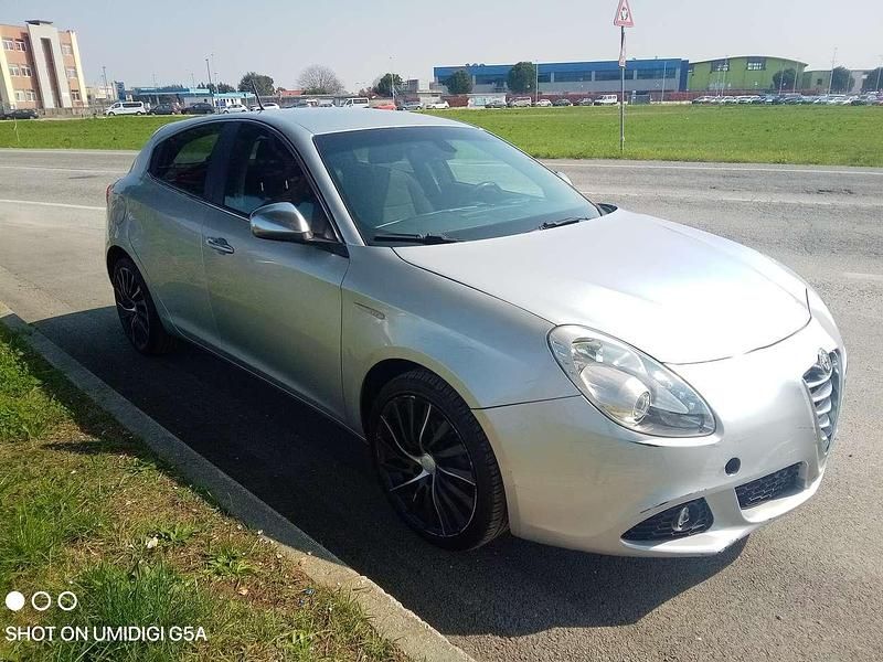 Usata Alfa Romeo Giulietta Distinctive 105 CV (77 kW) 2011 Grigio Utilitaria