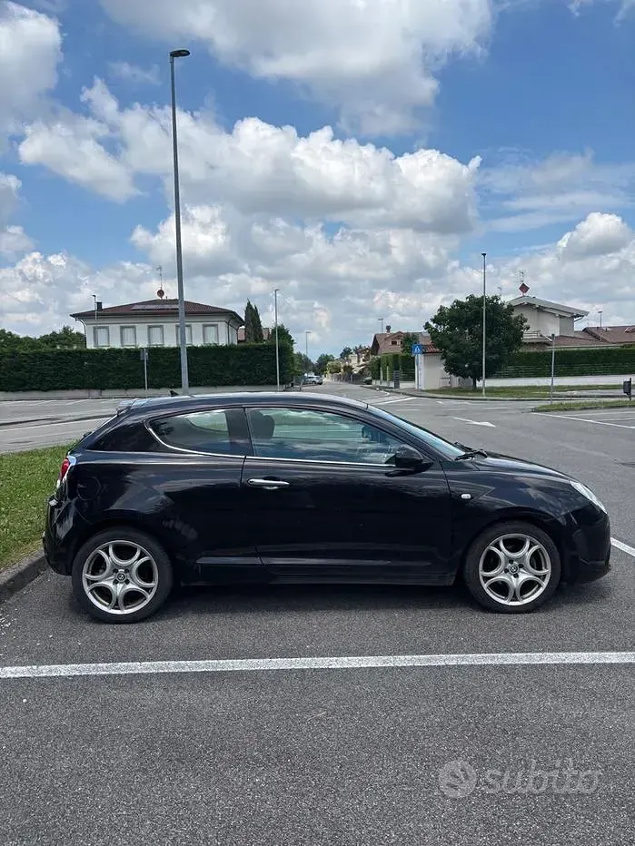 Usata Alfa Romeo MiTo Distinctive 95 CV (69 kW) 2010 Nero Utilitaria