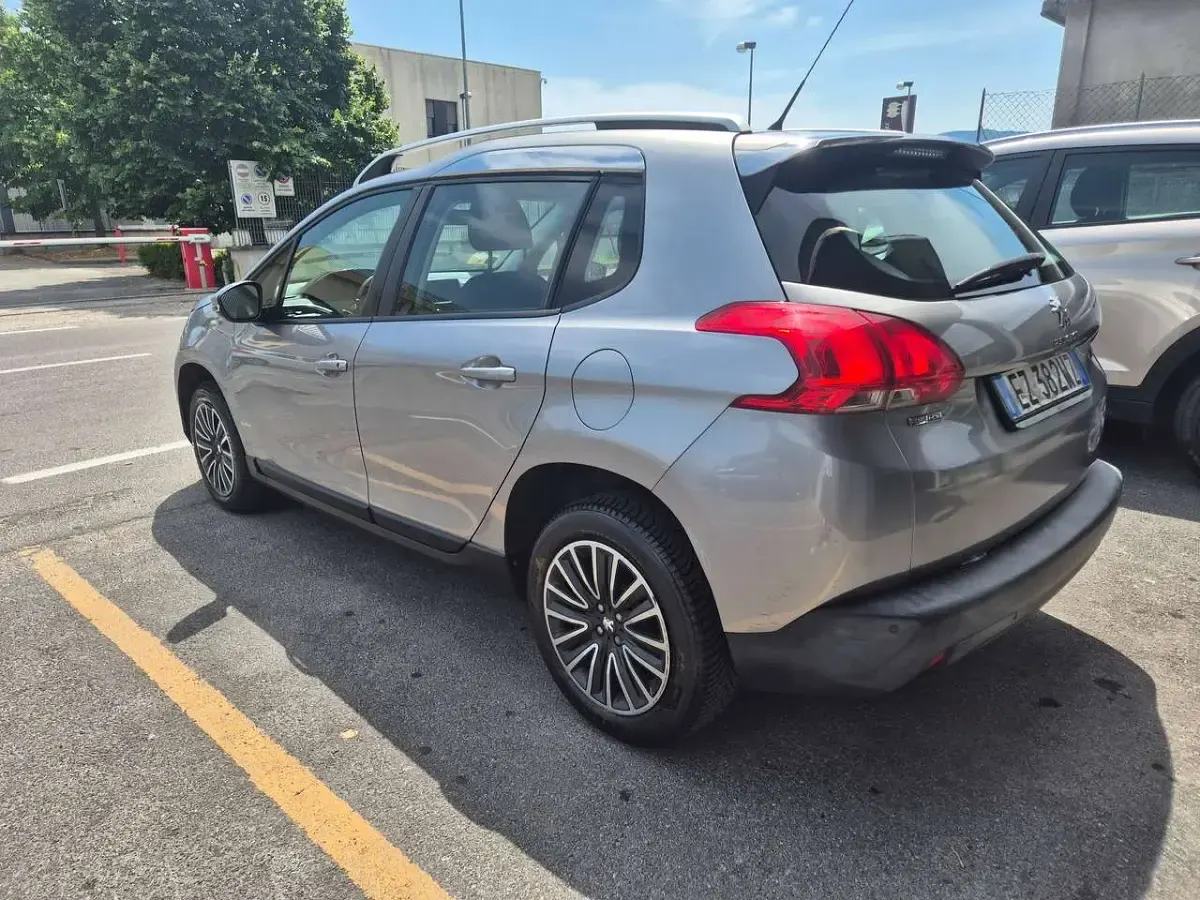 Usata Peugeot 2008 Allure 99 CV (72 kW) 2015 Grigio SUV