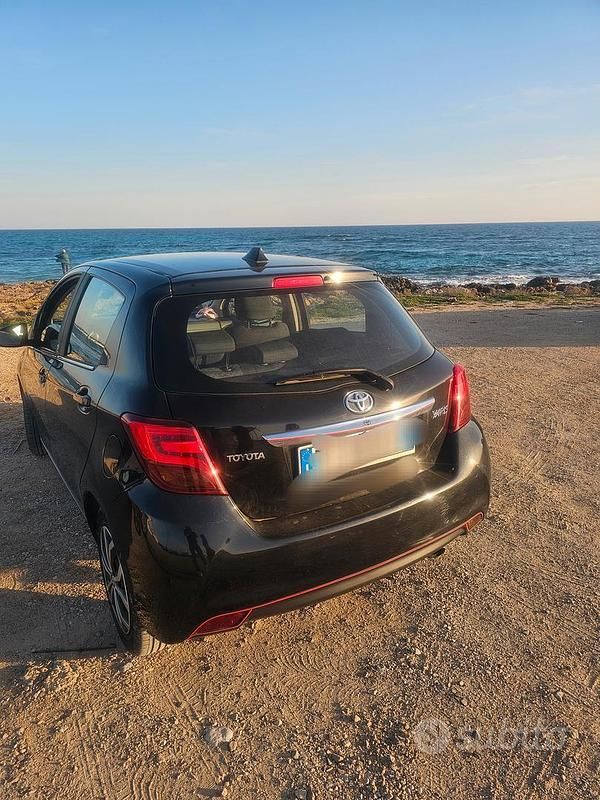 Usata Toyota Yaris 69 CV (50 kW) 2018 Nero Berlina