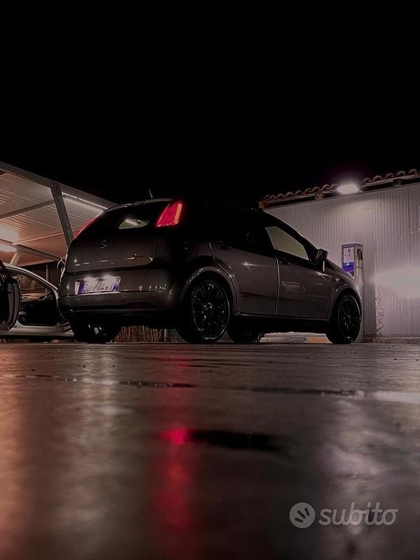 Usata Fiat Grande Punto 90 CV (66 kW) 2006 Grigio Utilitaria