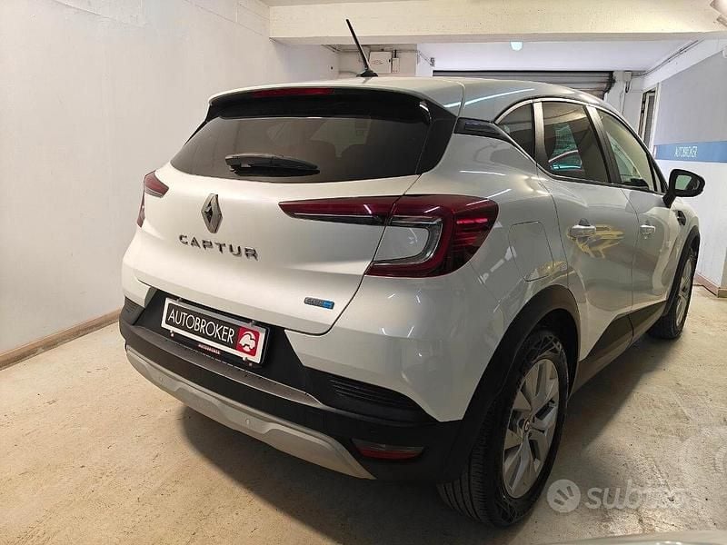 Usata Renault Captur Business 145 CV (106 kW) 2022 Bianco SUV
