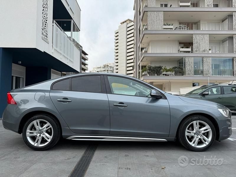 Usata Volvo S60 150 CV (110 kW) 2016 Grigio Berlina