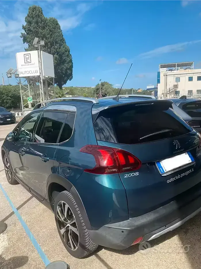 Usata Peugeot 2008 99 CV (72 kW) 2018 Verde SUV