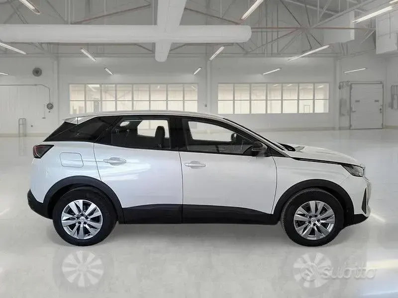 Usata Peugeot 3008 Active 130 CV (95 kW) 2022 Bianco SUV