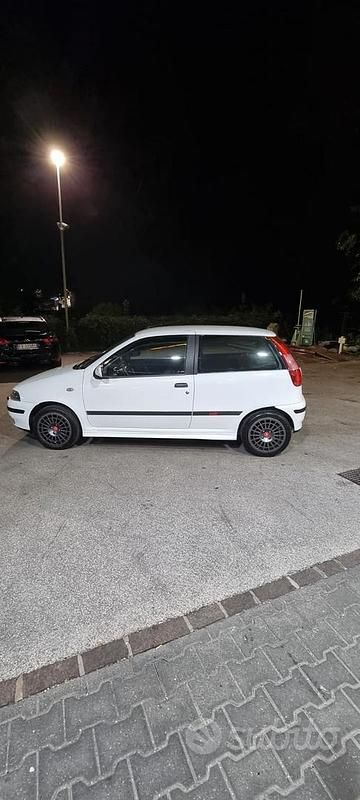 Usata Fiat Punto 300 CV (220 kW) 1997 Berlina