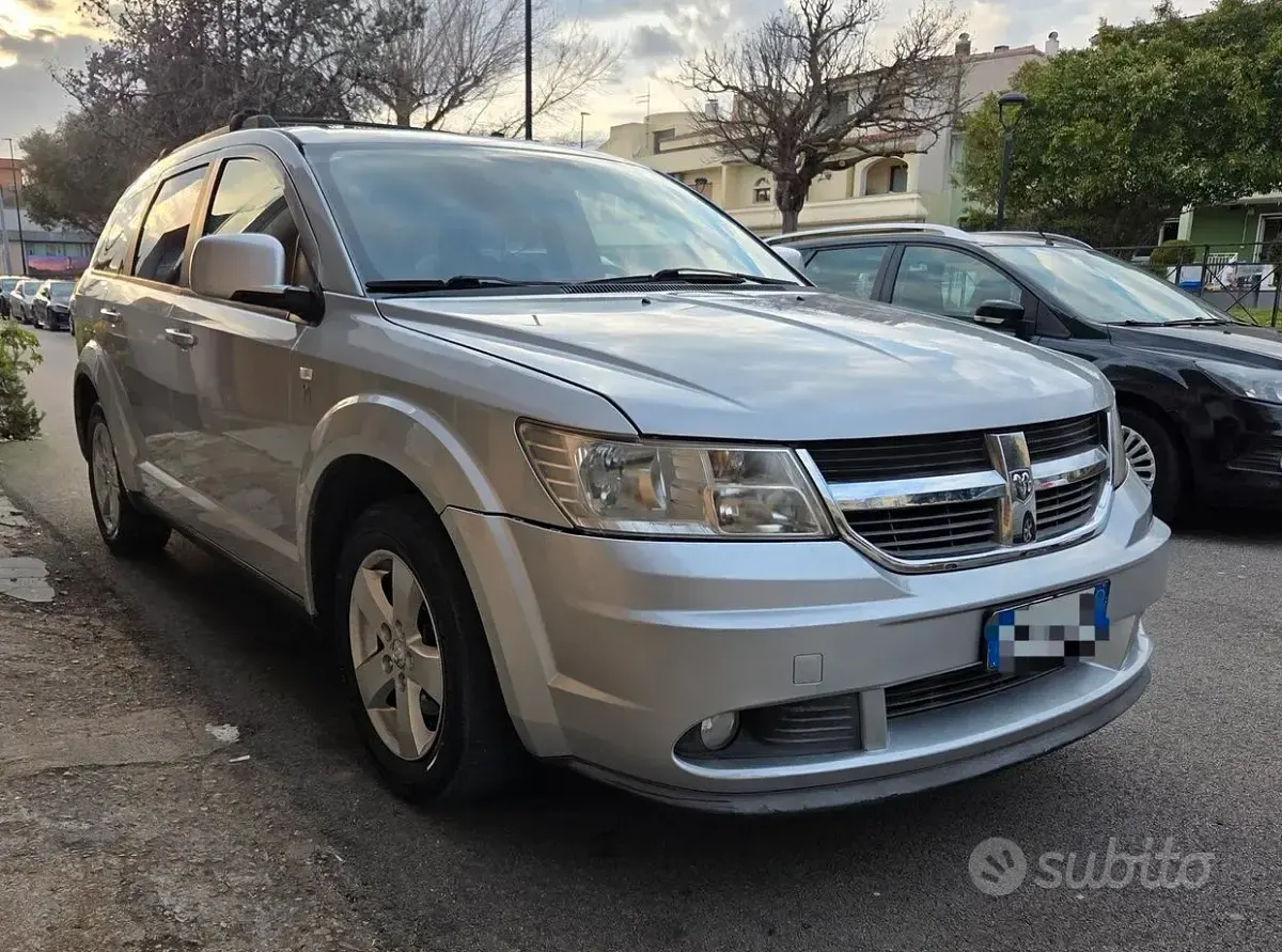 Usata Dodge Journey SE 140 CV (102 kW) 2011 Grigio SUV