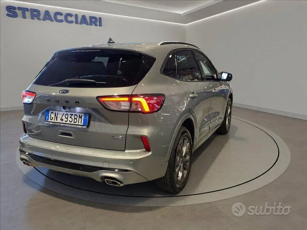 Usata Ford Kuga ST-Line X 225 CV (165 kW) 2023 Grigio metallizzato SUV